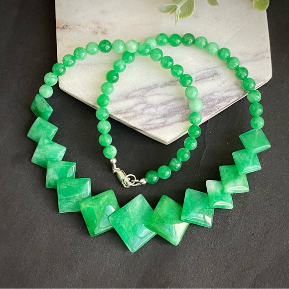 Green Jade Necklace Earring Set Handmade Gemstone Jewelry - Picture 2 of 9